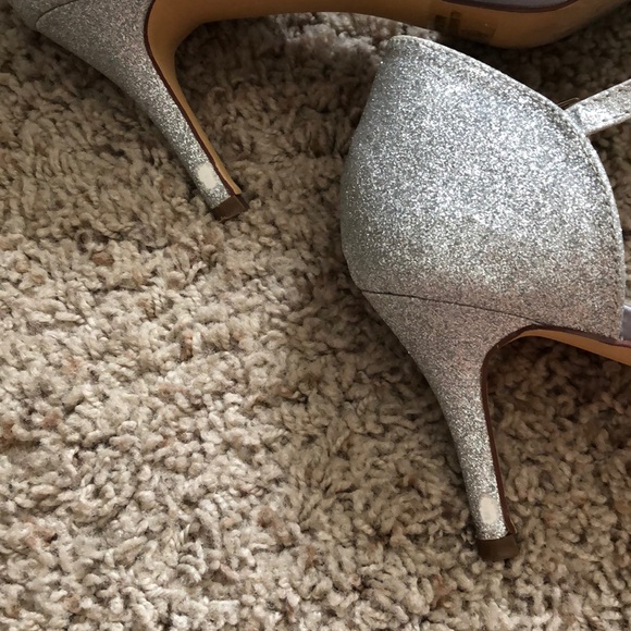 Silver heels - Picture 4 of 5